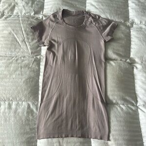 Lululemon swiftly tech in a like pinky color:    size 4